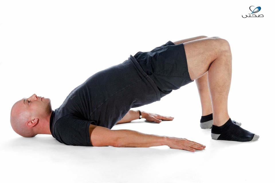 تمرين bridge من التمارين الأساسية لعضلات الرجل